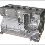 cummins cylinderblock med en termostat