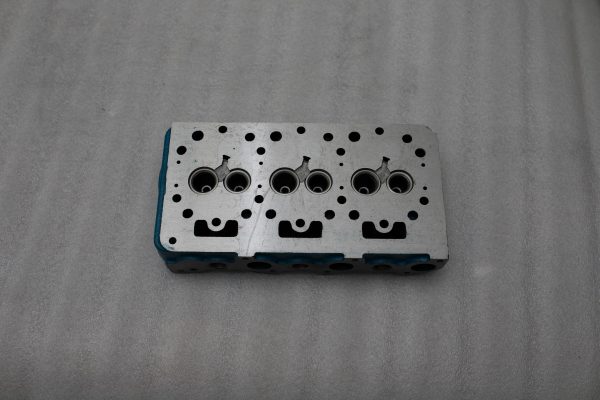 D750 CYLINDER HEAD