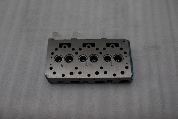 D950 CYLINDER HEAD