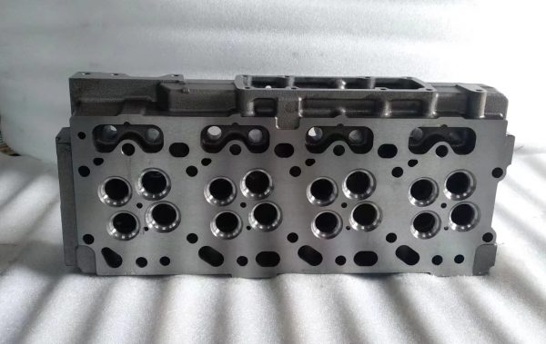 4045 CYLINDER HEAD